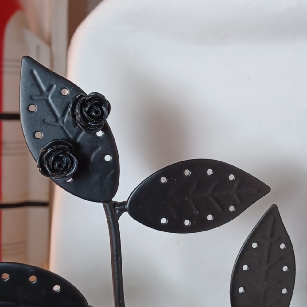 Black Rose Bud Post Vintage Earrings‎